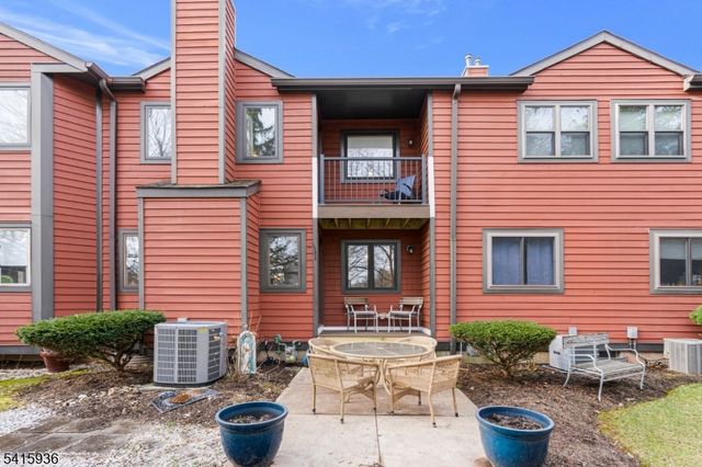 102 Clark Cir, Raritan Twp., NJ 08822