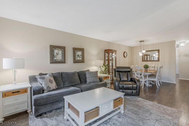 102 Clark Cir, Raritan Twp., NJ 08822