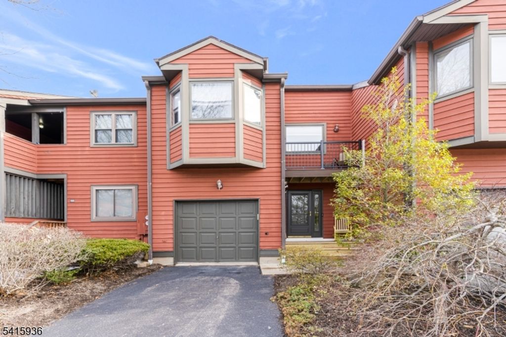 102 Clark Cir, Raritan Twp., NJ 08822