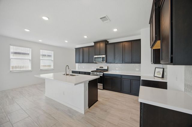 209 Thurman Holt RD, Hutto, TX 78634