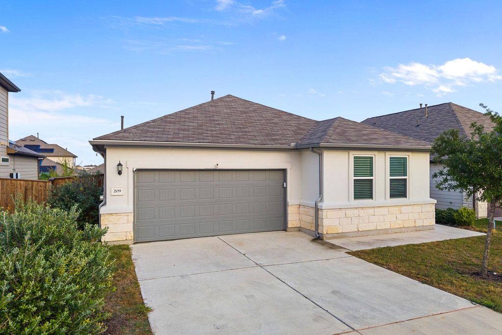 209 Thurman Holt RD, Hutto, TX 78634