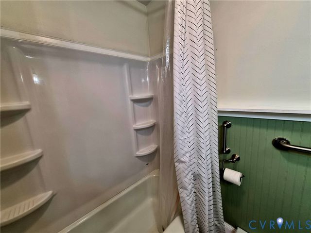 202 Meridian Ave, Hopewell, VA 23860