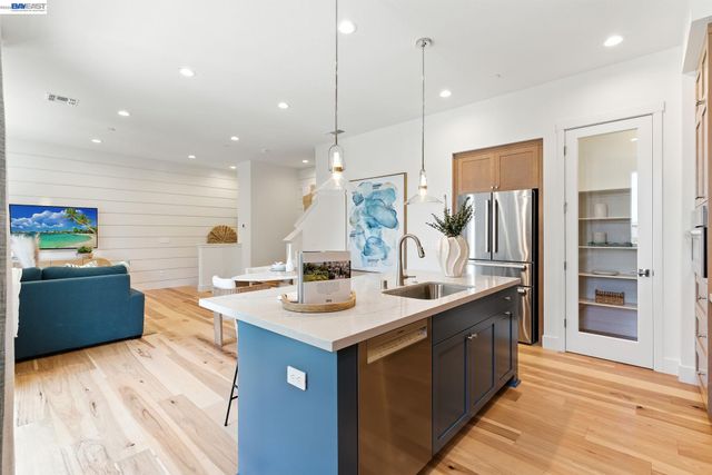 1937 Grand Street, Alameda, CA 94501