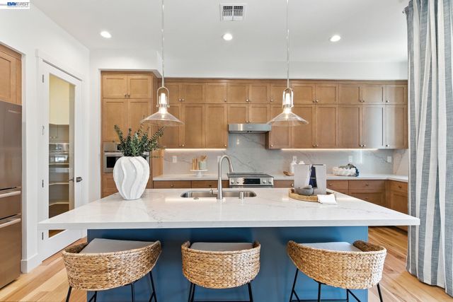 1937 Grand Street, Alameda, CA 94501