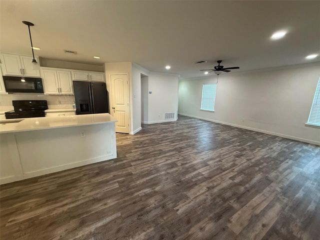 4305 Big Bend TRL, Taylor, TX 76574