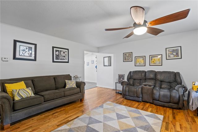 205 SE El Paso Street, Gravette, AR 72736