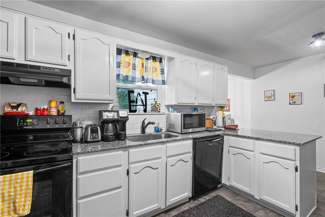 205 SE El Paso Street, Gravette, AR 72736