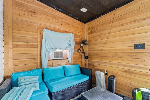 205 SE El Paso Street, Gravette, AR 72736
