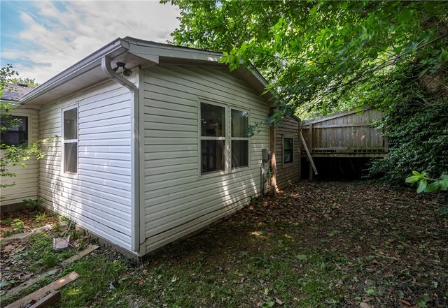 205 SE El Paso Street, Gravette, AR 72736