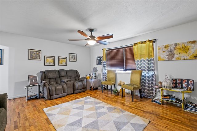 205 SE El Paso Street, Gravette, AR 72736