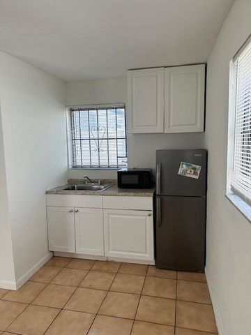 807 Phippen Waiters Road 2, Dania Beach, FL 33004