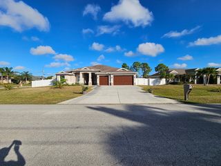 5768 NW ZENITH Drive, Port St. Lucie, Port St Lucie, FL 34986