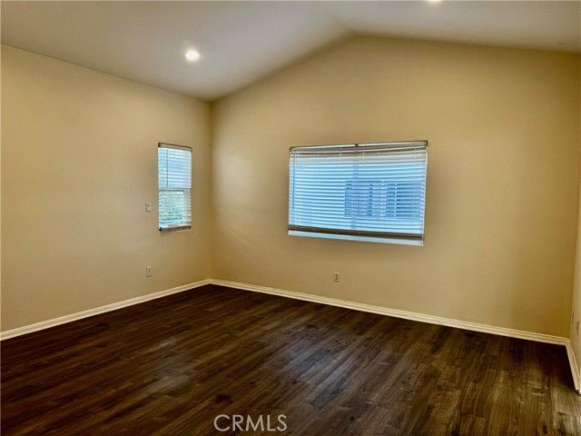 18930 Sherman Way 17, Reseda (los Angeles), CA 91335