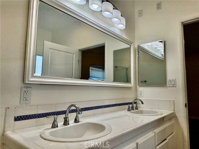 18930 Sherman Way 17, Reseda (los Angeles), CA 91335