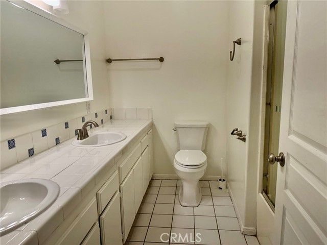 18930 Sherman Way 17, Reseda (los Angeles), CA 91335