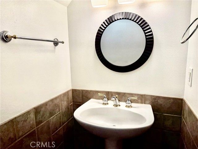 18930 Sherman Way 17, Reseda (los Angeles), CA 91335