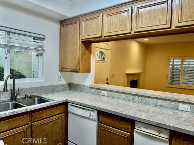 18930 Sherman Way 17, Reseda (los Angeles), CA 91335