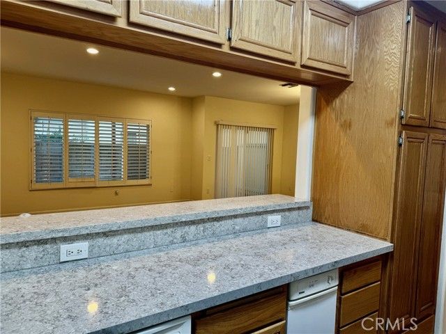 18930 Sherman Way 17, Reseda (los Angeles), CA 91335