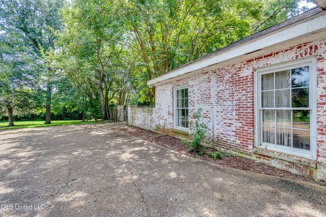 153 Peach Street, Flora, MS 39071