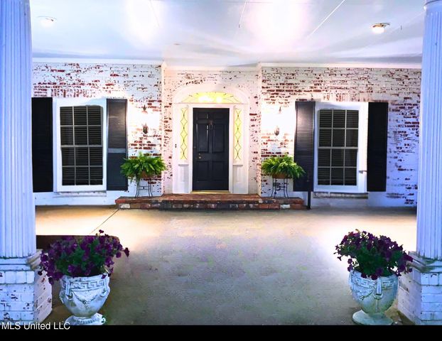 153 Peach Street, Flora, MS 39071
