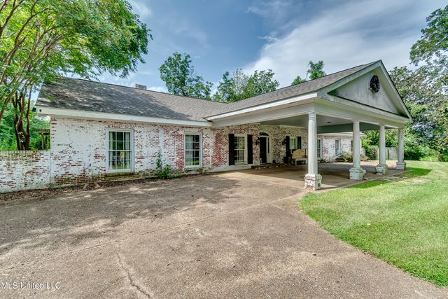 153 Peach Street, Flora, MS 39071