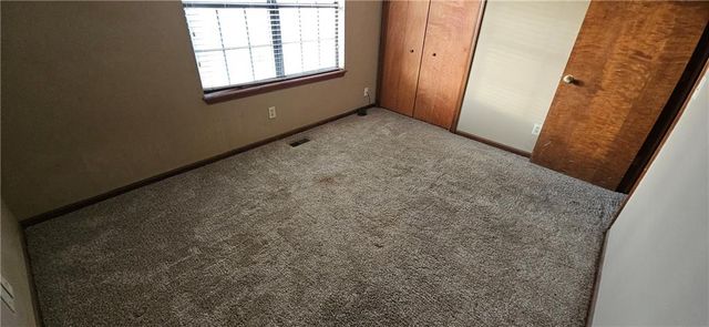 11838 Oakmont St Street, Overland Park, KS 66210