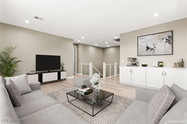 10314 Apache Blue Avenue, Las Vegas, NV 89135