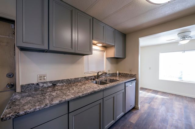 1112 Yogi Court, Redding, CA 96003