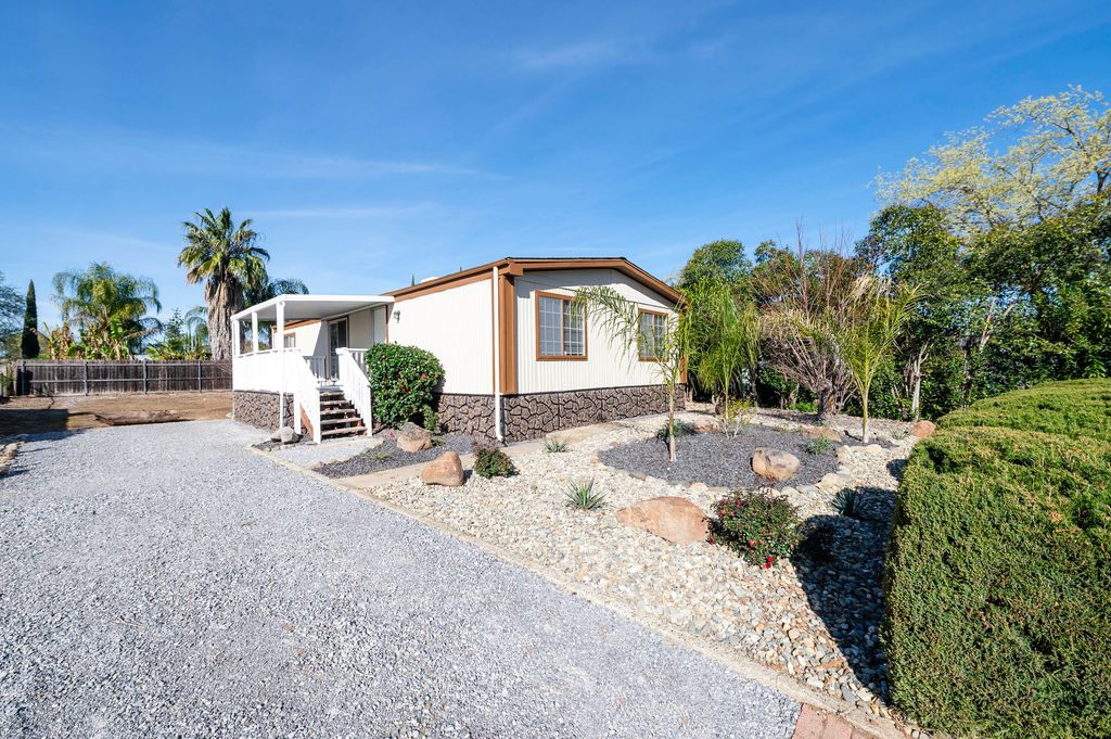 1112 Yogi Court, Redding, CA 96003