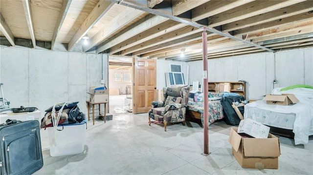 26550 Waverly Road, Paola, KS 66071