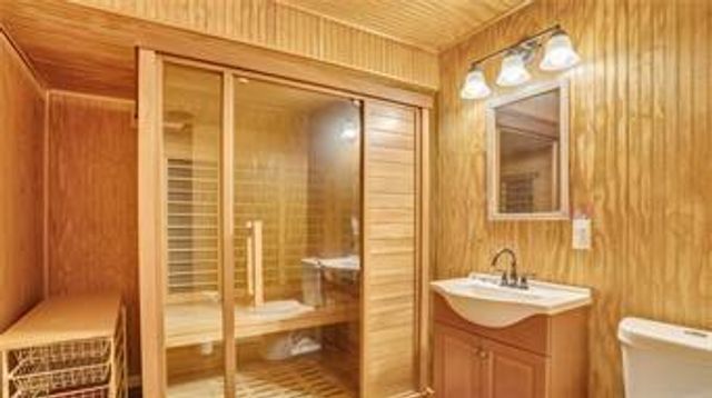 26550 Waverly Road, Paola, KS 66071