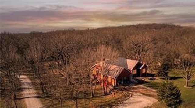 26550 Waverly Road, Paola, KS 66071