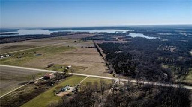 26550 Waverly Road, Paola, KS 66071