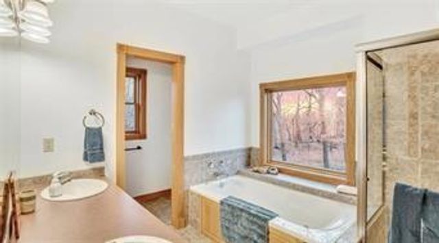 26550 Waverly Road, Paola, KS 66071