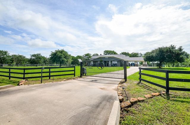 27644 Spring Hill Road, Hempstead, TX 77445