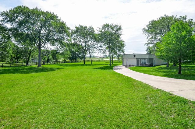 27644 Spring Hill Road, Hempstead, TX 77445