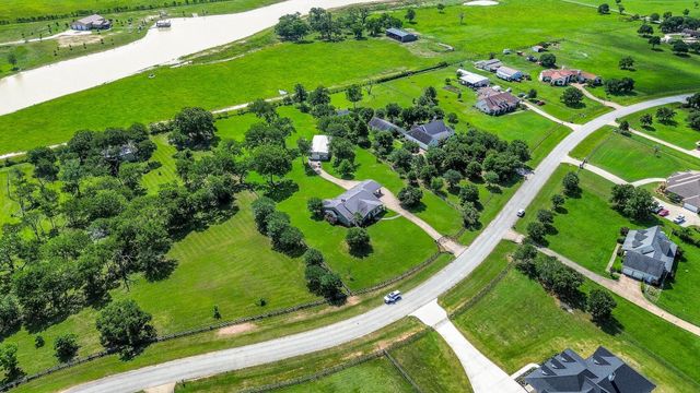 27644 Spring Hill Road, Hempstead, TX 77445
