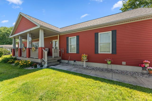 6 S Fish Lake Street, Valparaiso, IN 46385