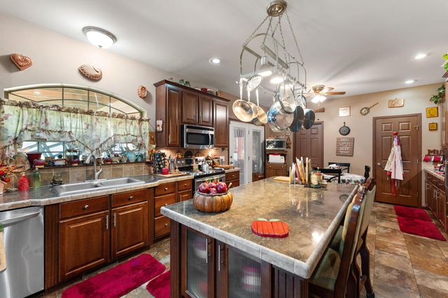6 S Fish Lake Street, Valparaiso, IN 46385