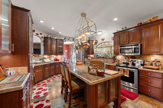 6 S Fish Lake Street, Valparaiso, IN 46385