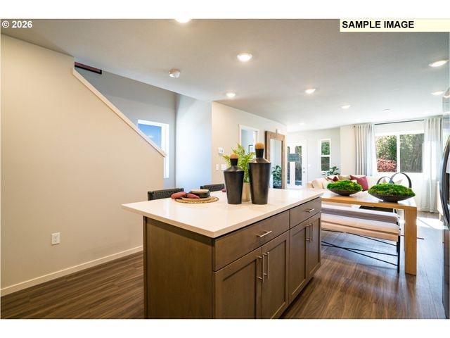 892 SIFUENTEZ Ct, Woodburn, OR 97071