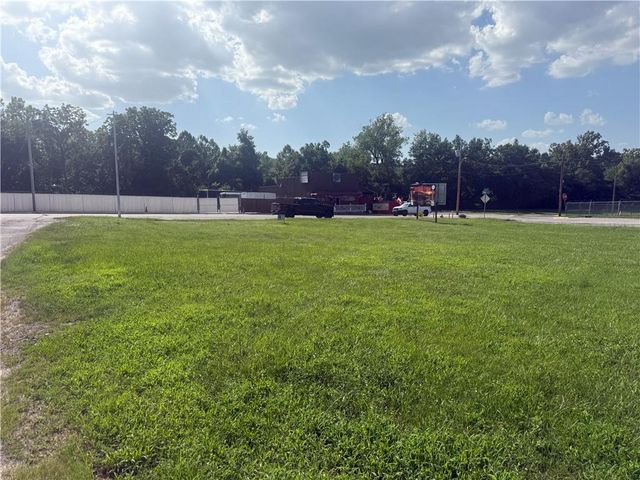 711 N Sterling Avenue, Independence, MO 64054