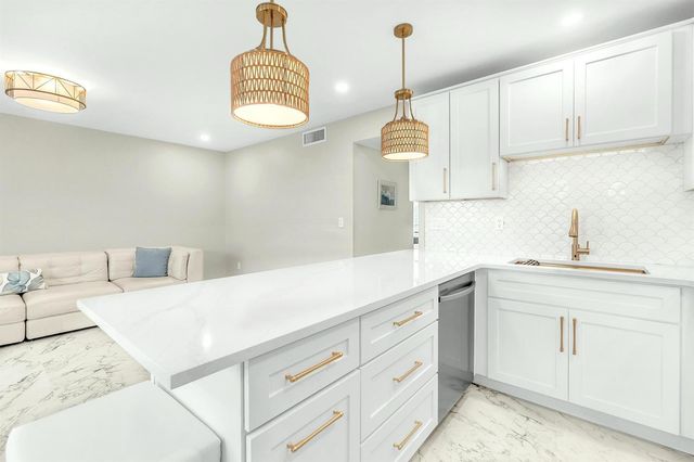 2929 SE Ocean Boulevard E4, Stuart, FL 34996