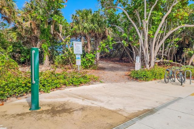 2929 SE Ocean Boulevard E4, Stuart, FL 34996