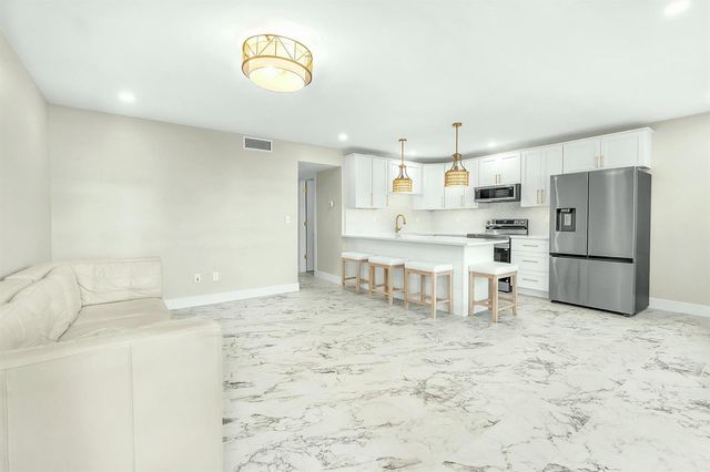 2929 SE Ocean Boulevard E4, Stuart, FL 34996