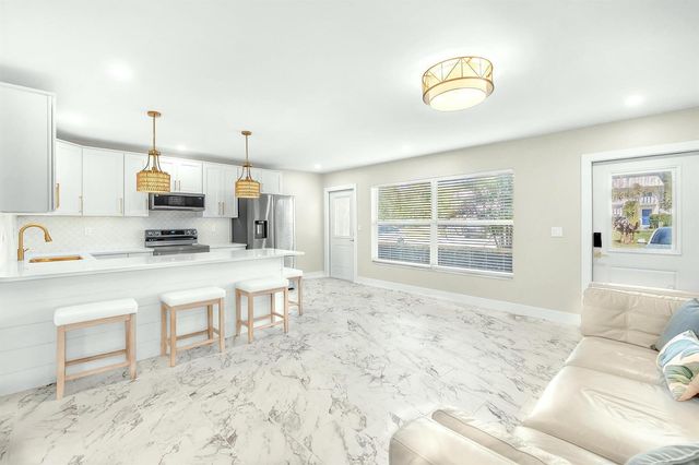 2929 SE Ocean Boulevard E4, Stuart, FL 34996