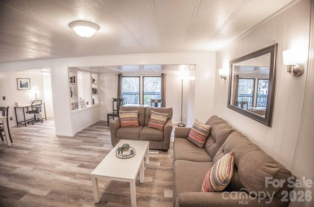 101 6th Street, Black Mountain, NC 28711