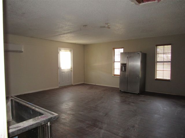 109 Woody Ray Drive, Elm Mott, TX 76640