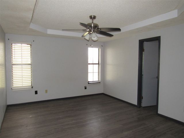 109 Woody Ray Drive, Elm Mott, TX 76640