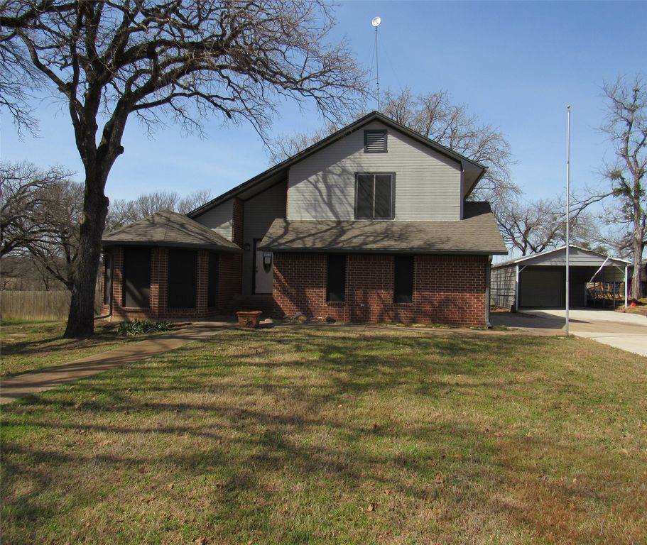 109 Woody Ray Drive, Elm Mott, TX 76640